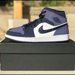 Jordan 1 mid obsidian sanded purple, very good looking shoe just gotta sell it